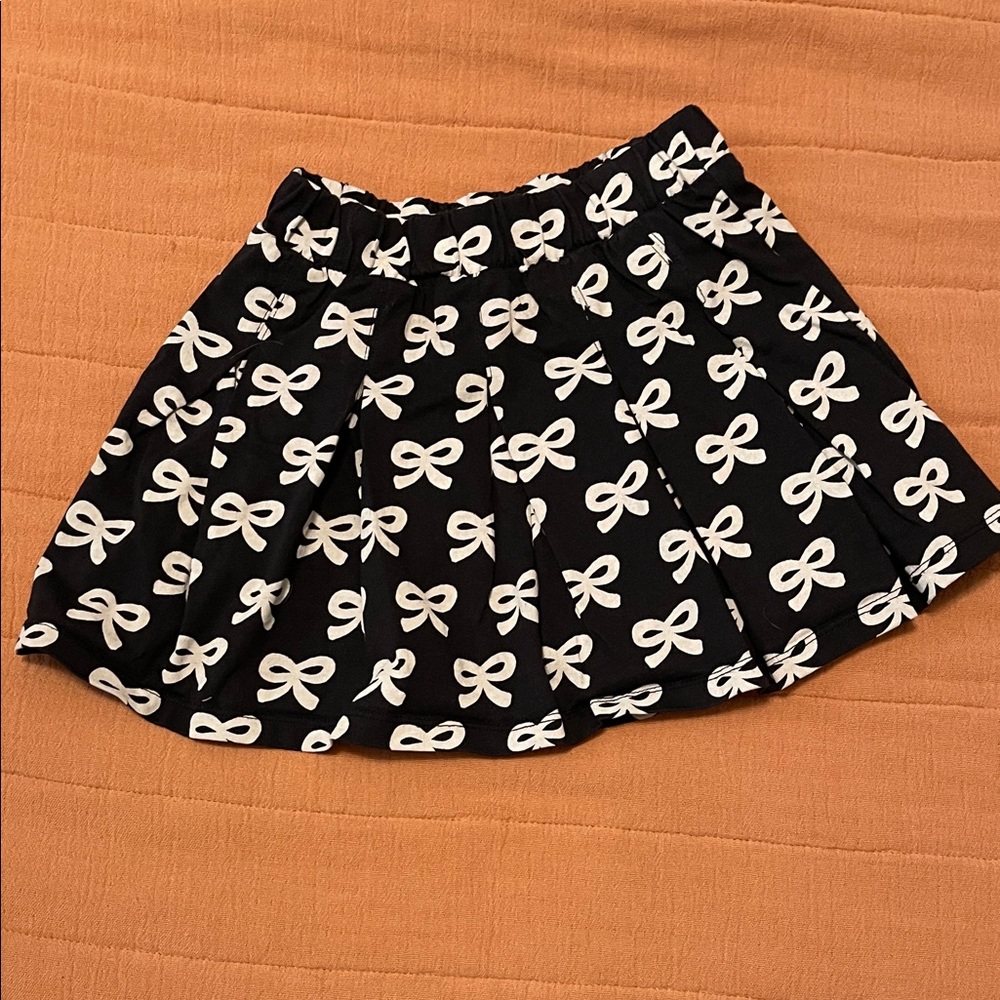 Black and White Bow Patterned Skirt